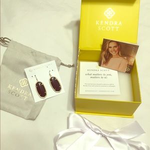 Kendra Scott Elle Earrings. New in box